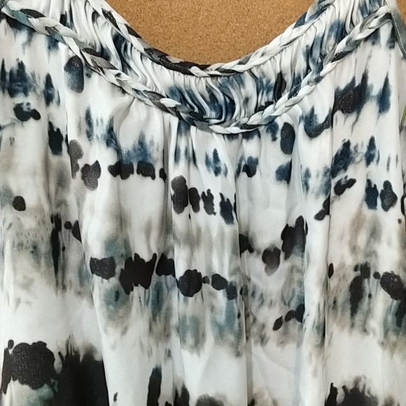 💥5for$20💥Fang adjustable strap silky print top - Picture 2 of 5